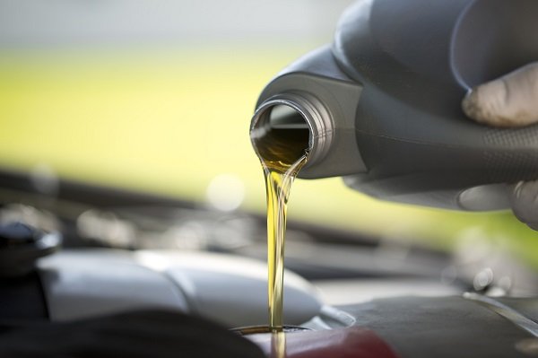 Hydraulic Oil vs Mineral Oil - Everything You Should Know